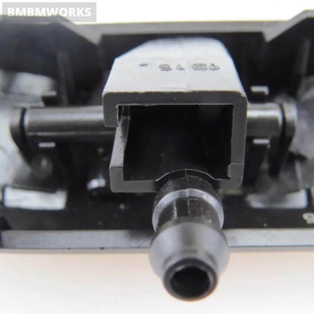 2X Front Windshield Cleaner Water Spray Nozzle Jet Vw Passat B6 B7 Golf 5 Mk5