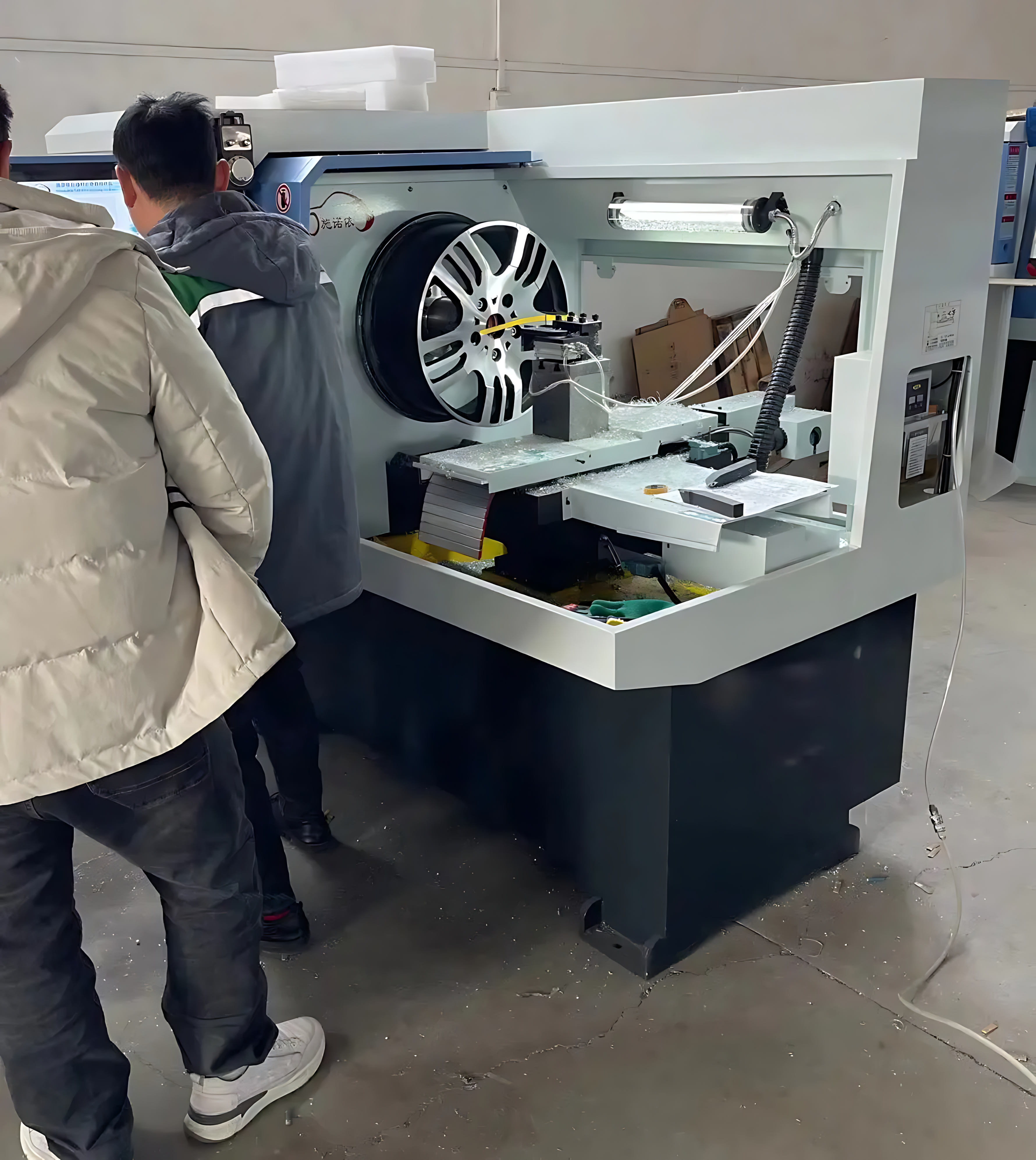 Automatic Alloy Wheel CNC Lathe – 24" Rim Repair & Diamond Cutting Machine, 5.5 kW, 2000 RPM