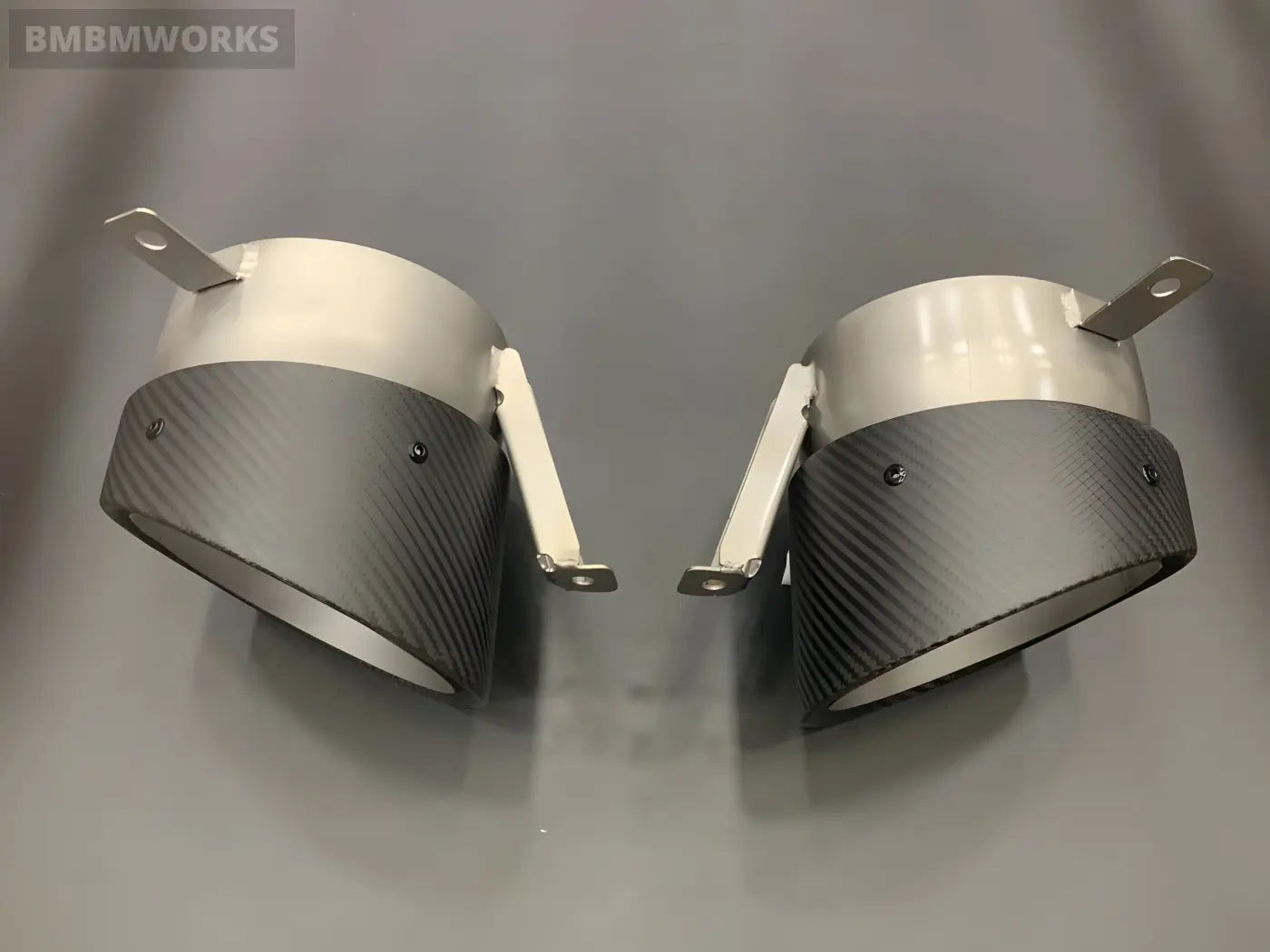 Audi R8 2010-2015 Muffler Exhaust Tips Carbon Metal Outlets Body Kits & Performance 2