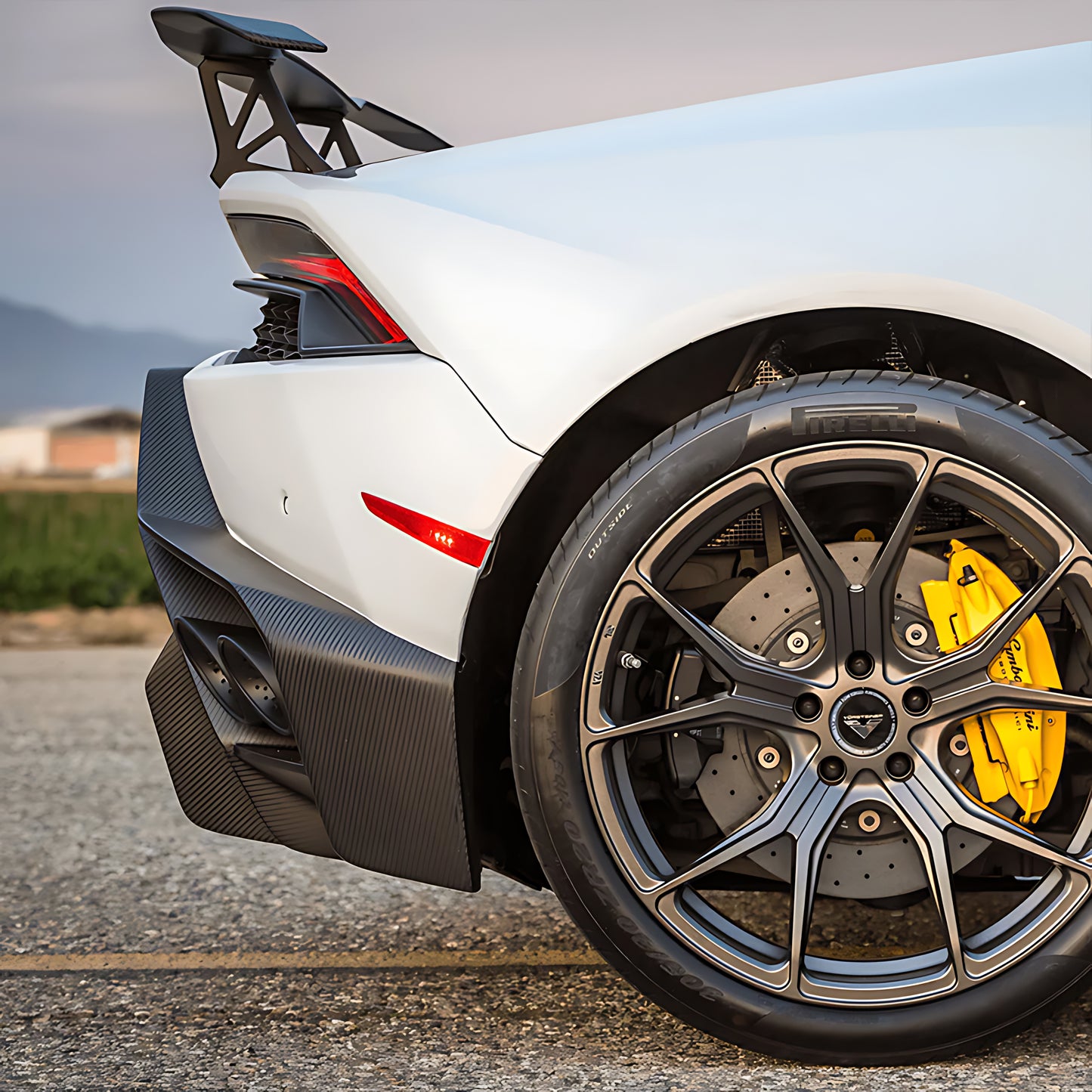 Lamborghini Huracan LP610/LP580 Carbon Fiber V-Style Spoiler/Wing