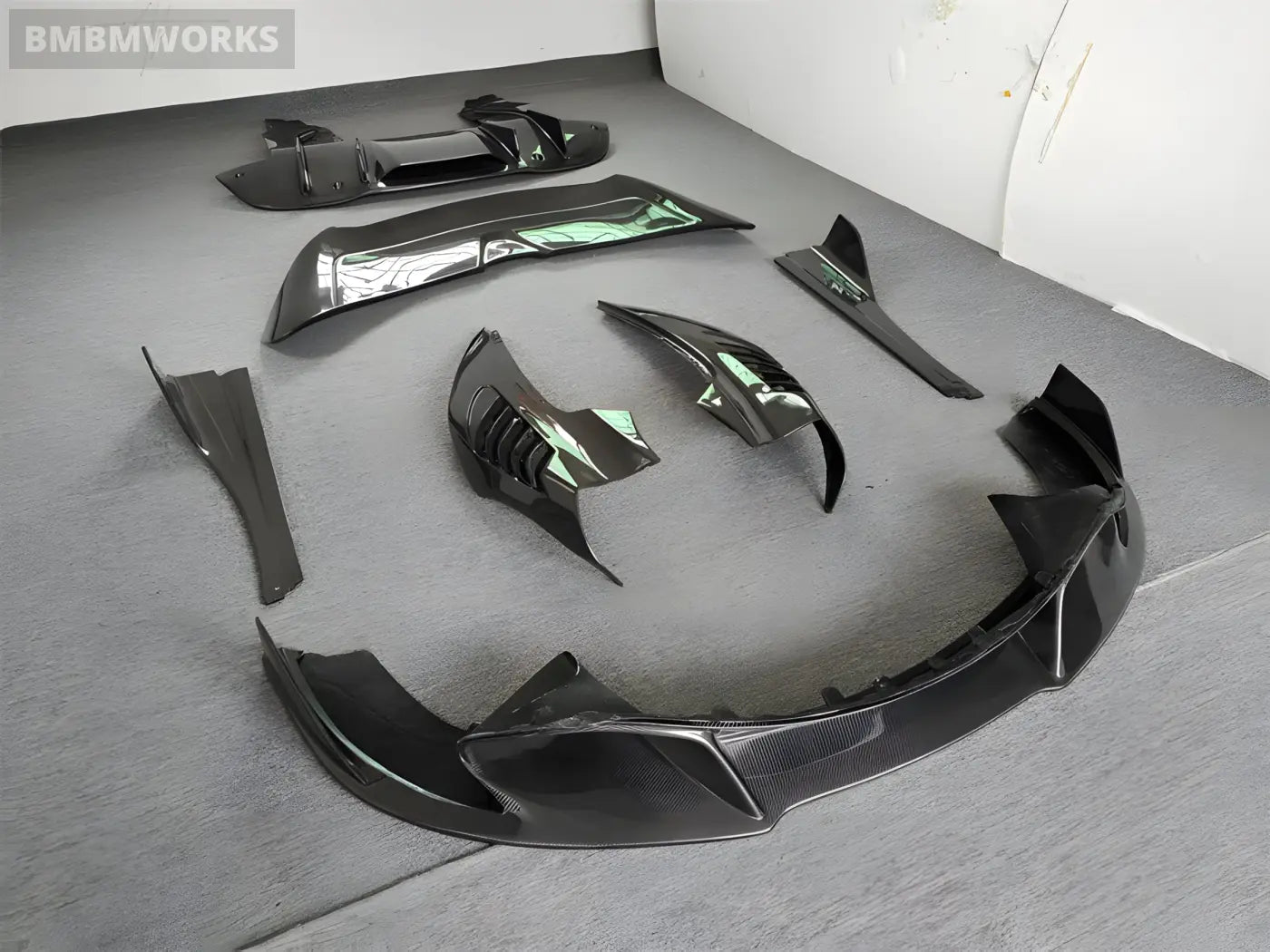 McLaren 720S Carbon Fiber Body Kit – Front & Rear Lip Diffuser Side Skirts Mudguards and Rear Spoiler Body Kits &