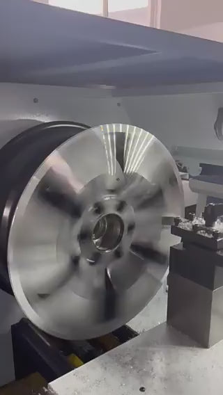 Automatic Alloy Wheel CNC Lathe – 24" Rim Repair & Diamond Cutting Machine, 5.5 kW, 2000 RPM